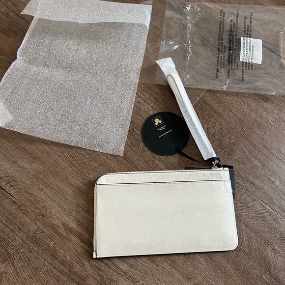 NWTKate Spade Chip and Dale Wristlet - Picture 3 of 6